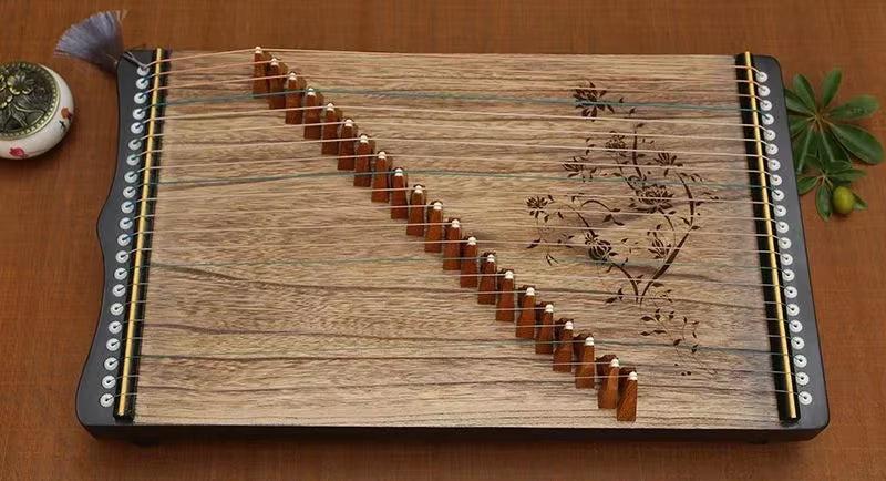 Traditional hammered dulcimer with floral design on 60 cm Mini Guzheng Paulownia Zither